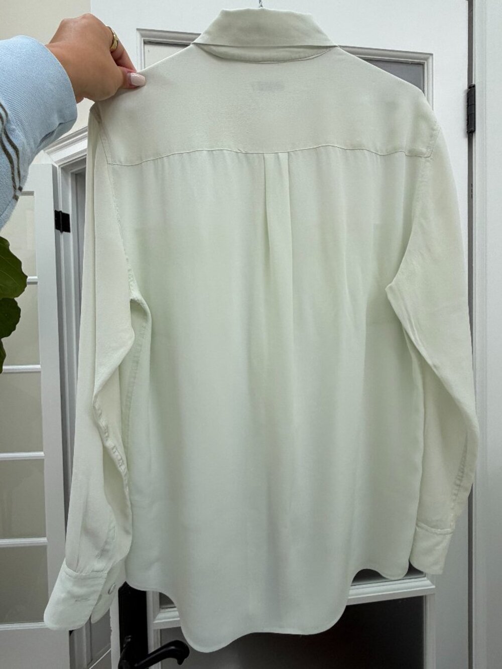 Women's 100% Silk Button-Down Blouse - Picture 5 of 7